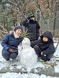 저희 가족이 만든 첫 눈사람입니다. <span class=engs><font color="#007fc8">[2]</font></span>}