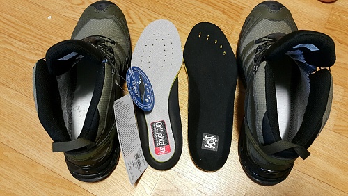 살로몬 전술화.jpg